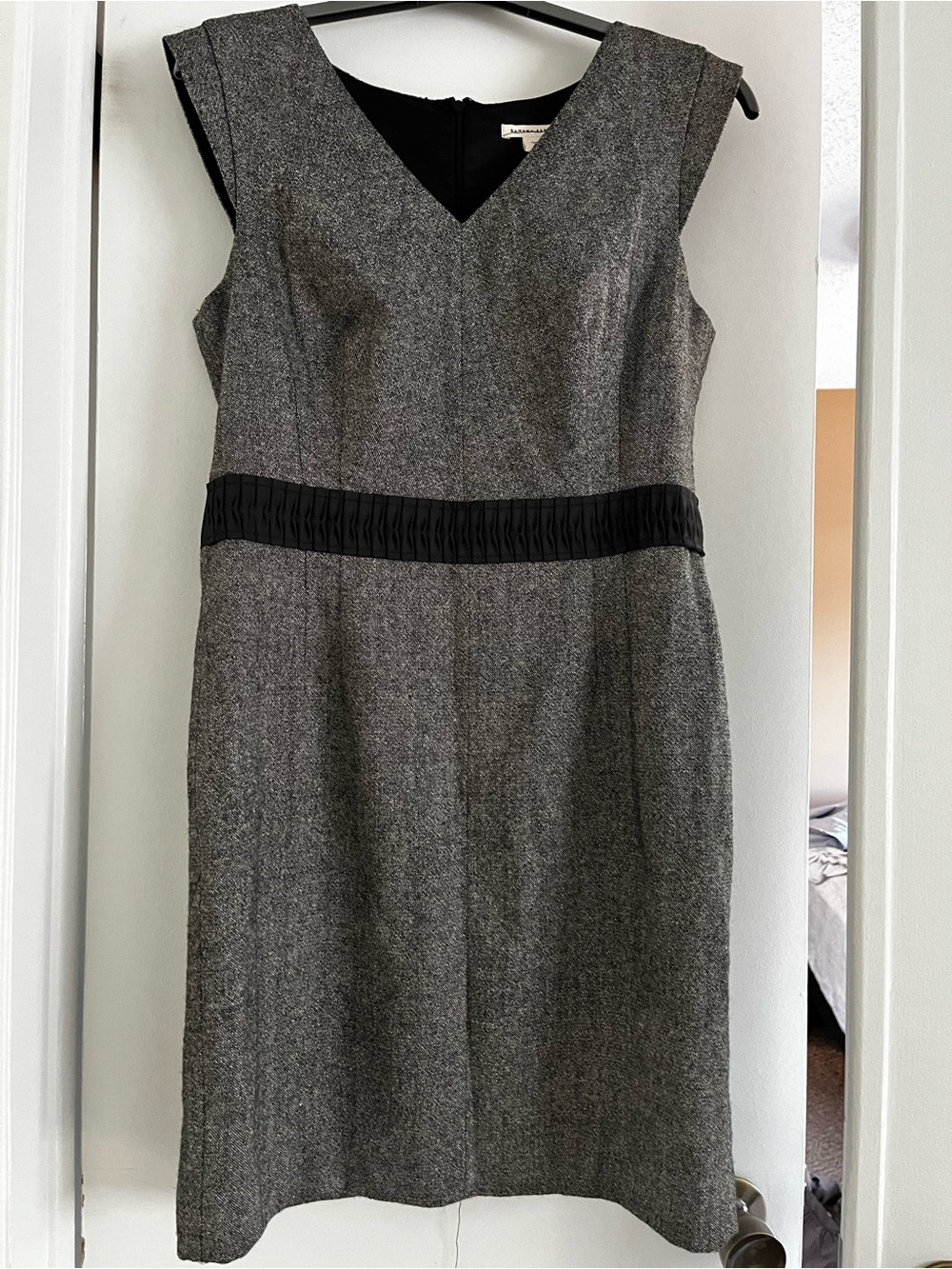 Banana Republic Gray V-Neck Sheath Dress with Black Waist Accent